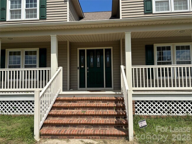 Building Photo - 2417 Lynwood Dr
