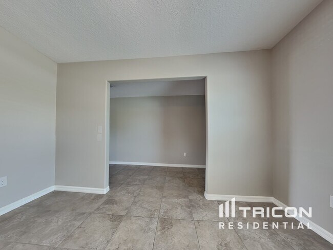 Foto del edificio - 6804 Trent Creek Dr