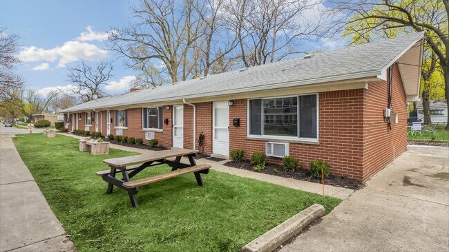 Building Photo - 1615 W 9 Mile Rd