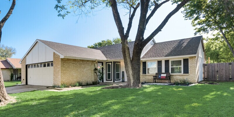 Primary Photo - 4825 Trailwood Dr