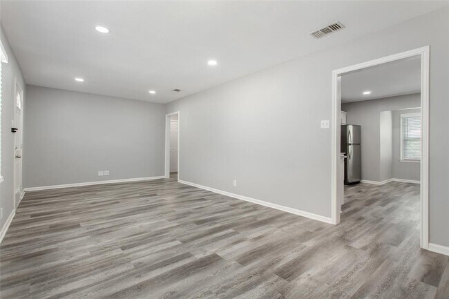 Building Photo - 3718 Highgrove Dr