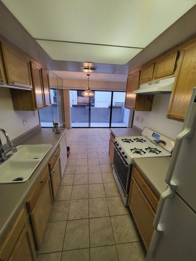 kitchen - 1931 Malcolm Ave