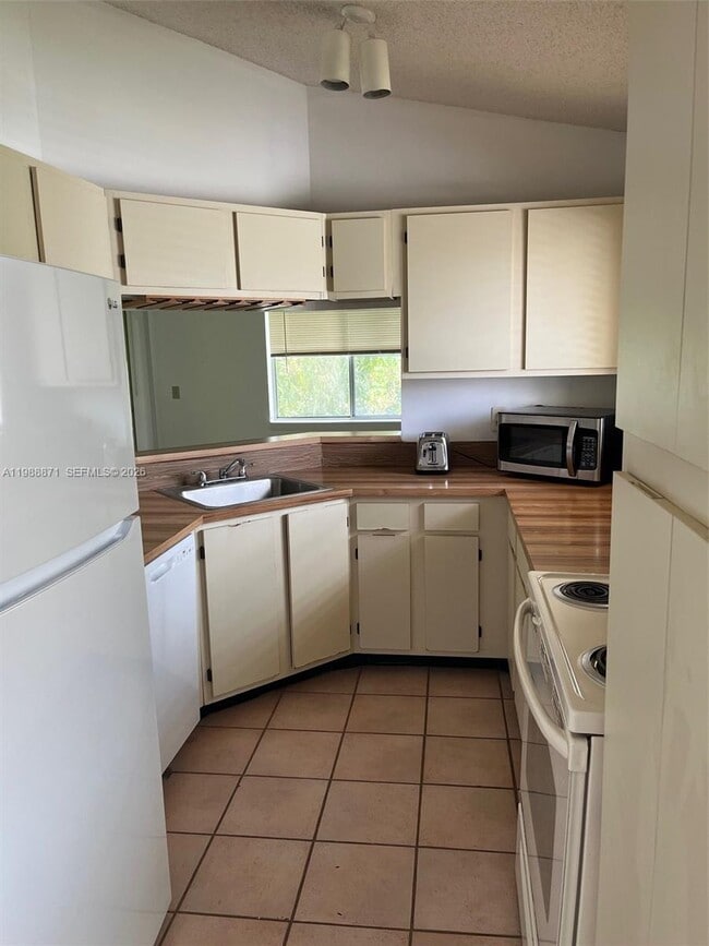 Foto del edificio - 6500 Chasewood Dr