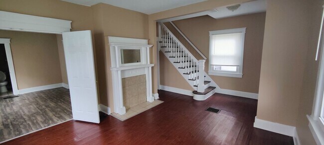 Building Photo - 209 N Grimes St