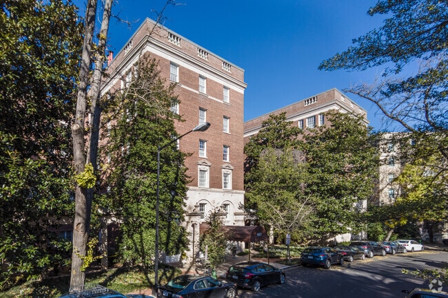 Building Photo - 1661 Crescent Pl NW
