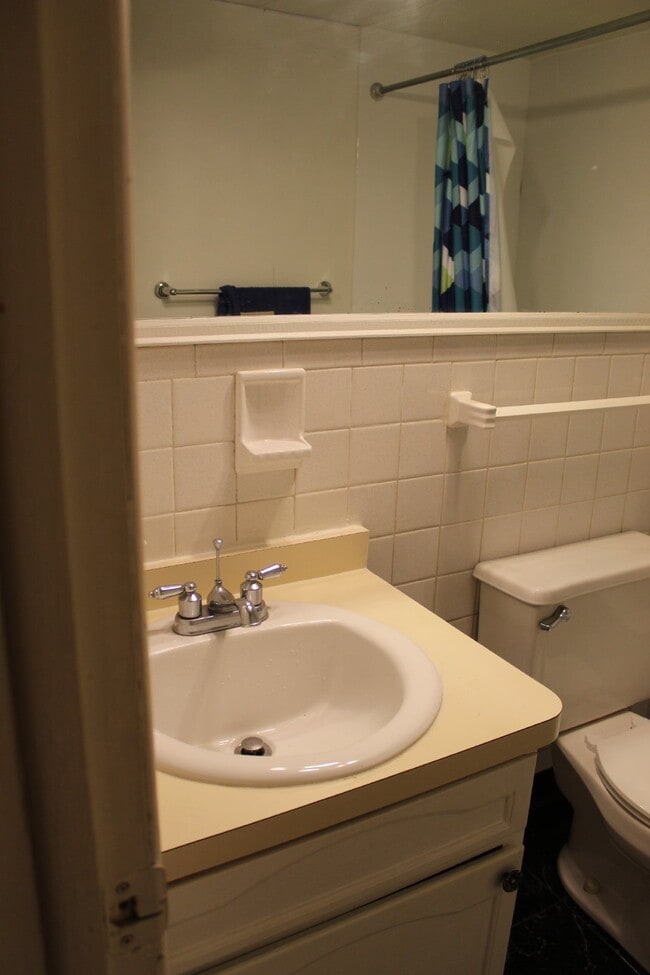 Building Photo - Secluded One Bedroom Condo in Twin Oaks Co...