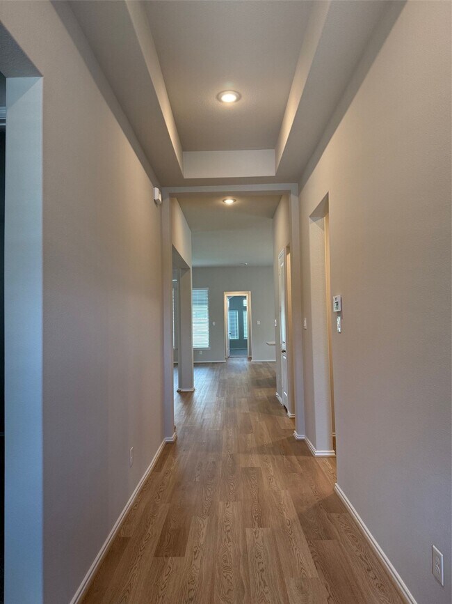 Foto del edificio - 5207 Maple Wood Dr