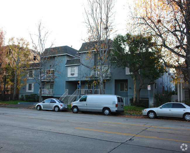 Foto del edificio - Via Toluca Lake