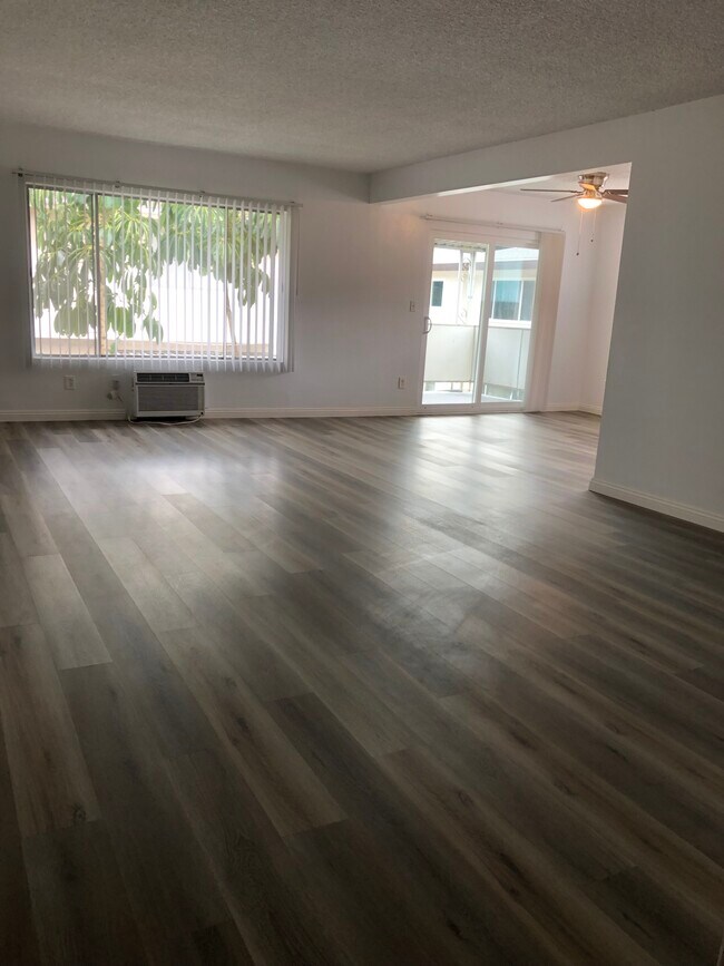 Building Photo - 514 S Barranca Ave