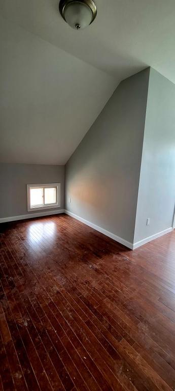 Building Photo - 496 Linden St