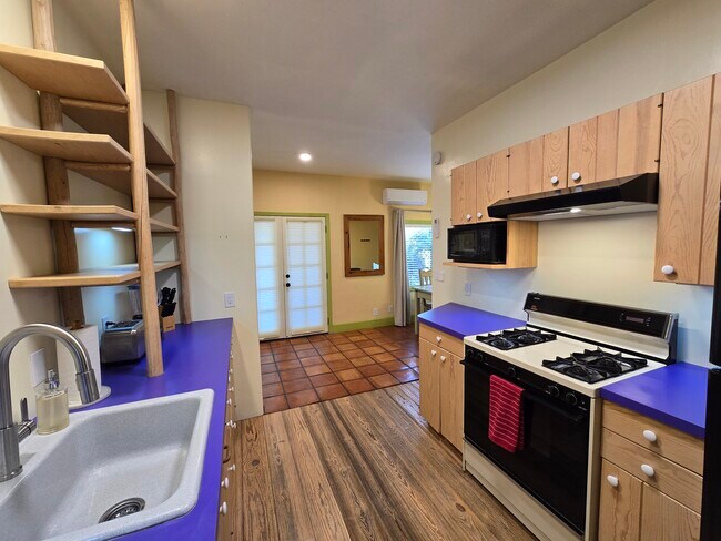 Foto del edificio - 619 N Jerrie Ave