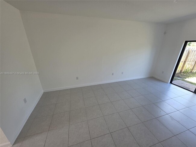 Building Photo - 527 NE 208th Terrace