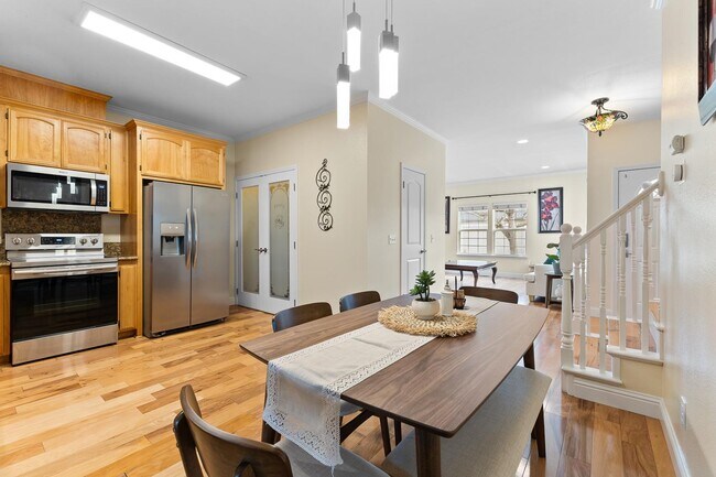 Building Photo - 600 Greeneich Ave