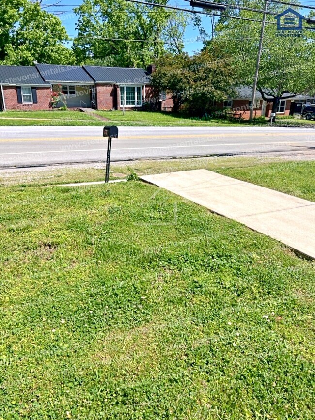 Foto del edificio - 111 N Main St