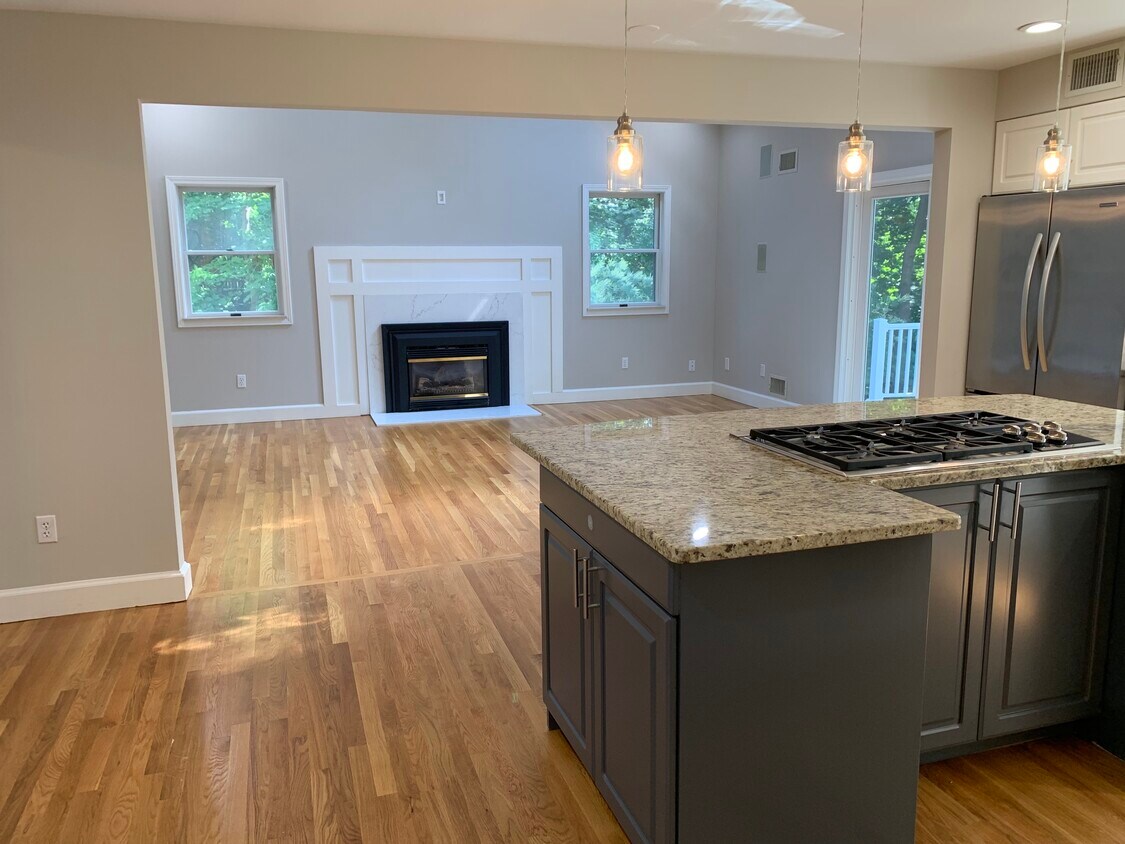 Foto principal - 28 Lantern Ln