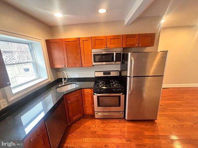 Building Photo - 2124 S Mole St