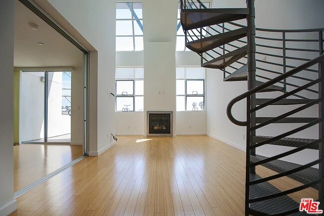 Building Photo - 1912 Broadway