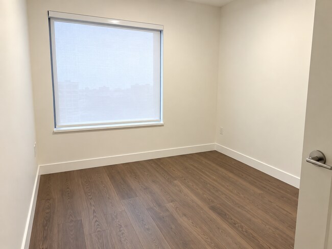 Photo du bâtiment - 488 W 58th Ave