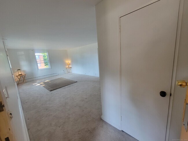 Building Photo - 65 Oakview Cir