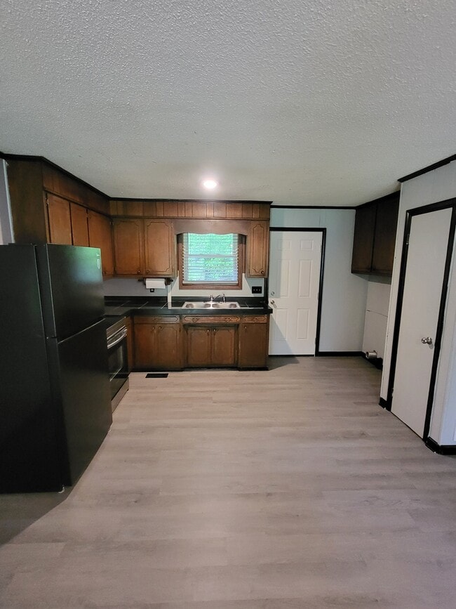 Kitchen, washer/dryer hook ups - 3373 Loop Rd