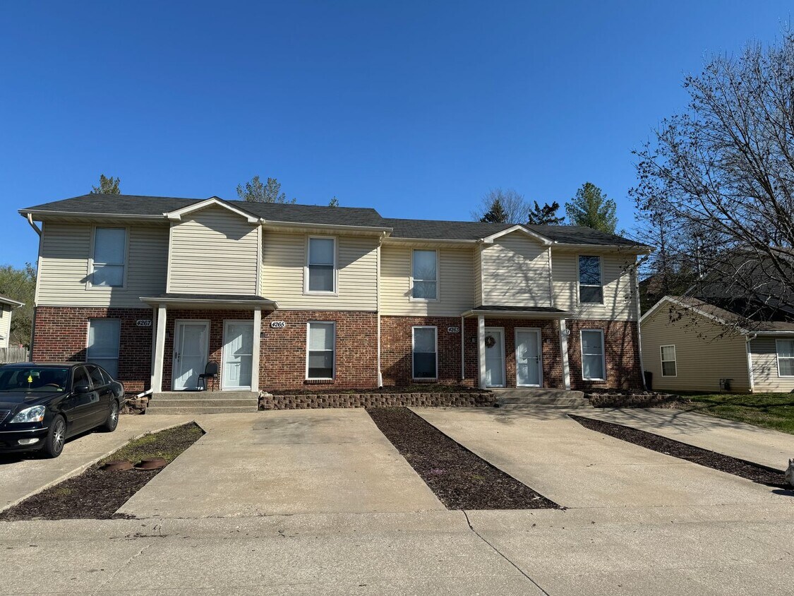 Primary Photo - 4261 W Bethany Dr