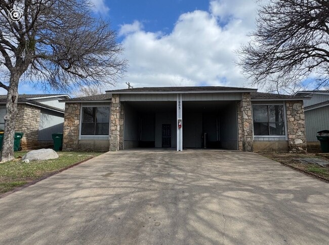 Building Photo - 905 Mayfield Dr