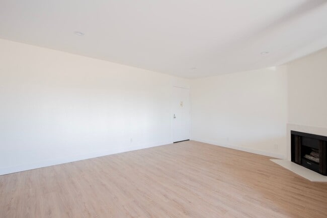 Interior Photo - 5740 Camellia Avenue - Camellia Apartments