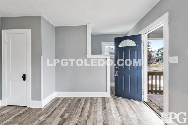 Foto del edificio - 927 Alvison Rd