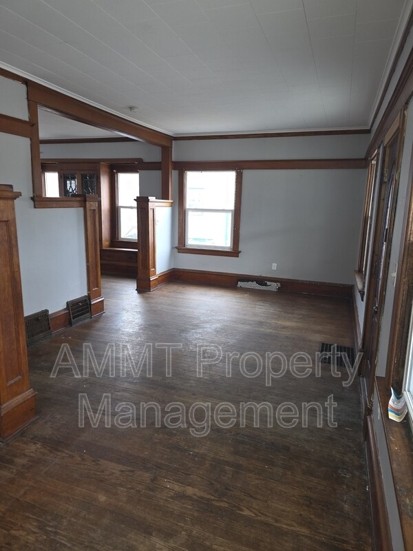 Foto del edificio - 1837 Grande Ave SE