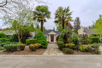 2619 35th Ave W
