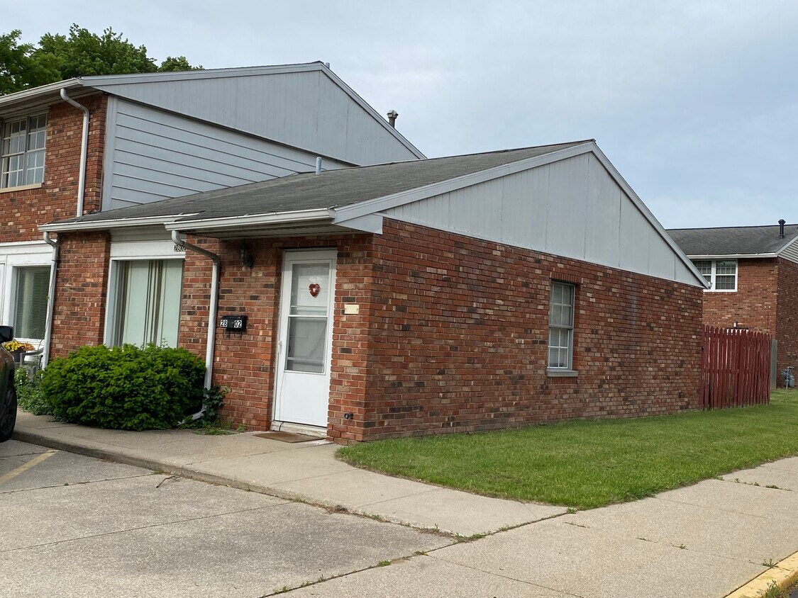 2802 Hickory Rd Unit 2802, Mishawaka, IN 46545 Apartments in