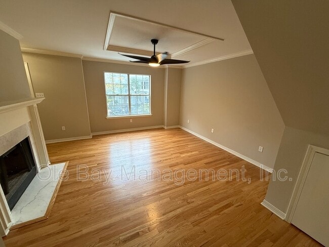 Foto del edificio - 270 Hillcrest Rd