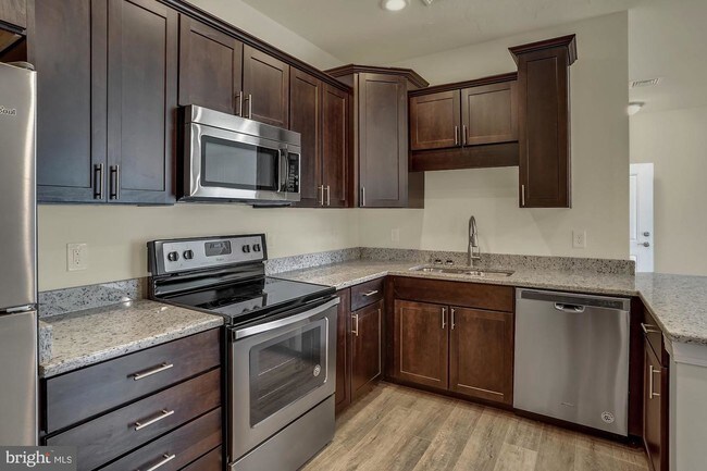 Building Photo - 8205 Hudson Ct