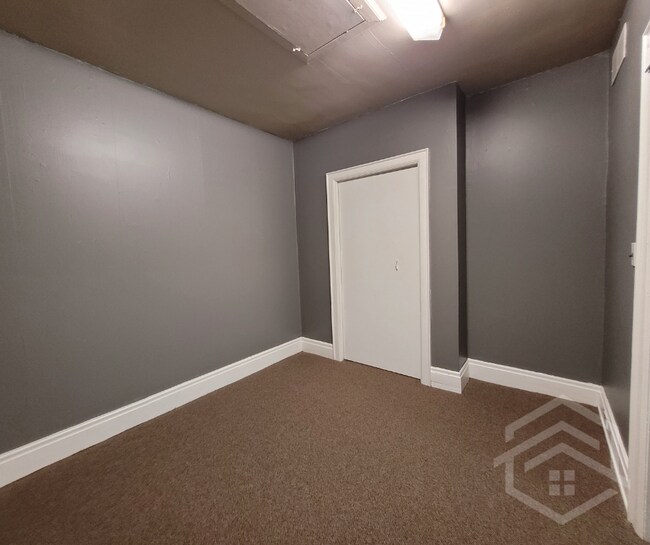 Photo du bâtiment - 2-Bedroom Apartment Available!!