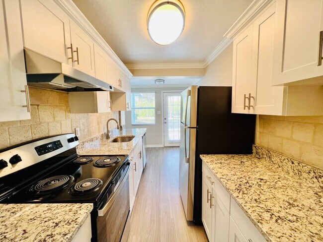 Foto del edificio - 3 Bed/2 Bath - Unit 29
