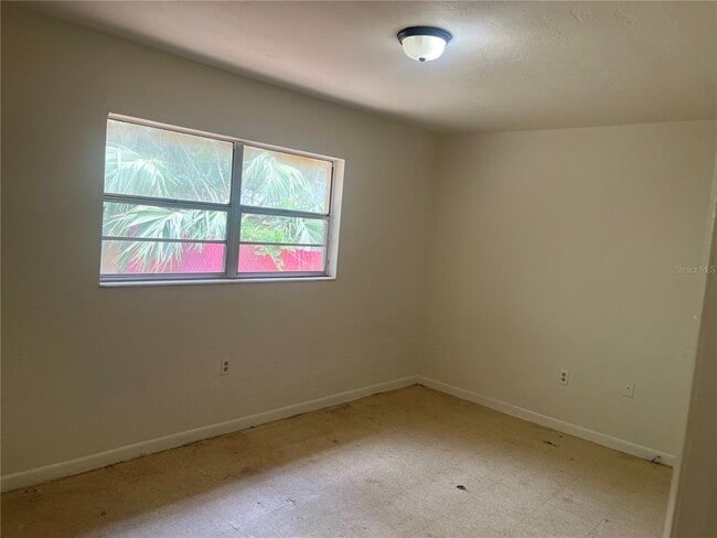 Building Photo - 2622 SW 31st Pl