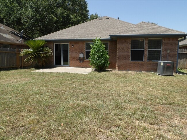 Building Photo - 5914 Red River Dr