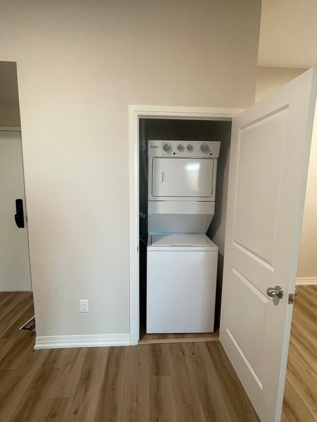 Building Photo - Spacious, Newly built Two Bedroom + Den, Two Bathroom Unit for Rent in St Catharines Ontario