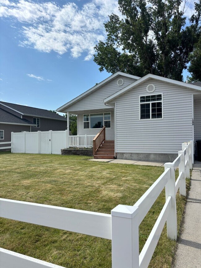 Building Photo - Large 4 bedroom home available!