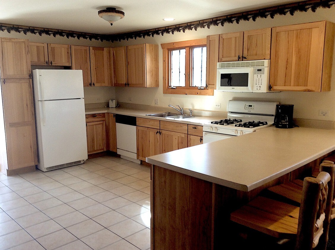 Villa Kitchen - 2643 IL-178