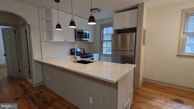 Building Photo - 2826 Midvale Ave