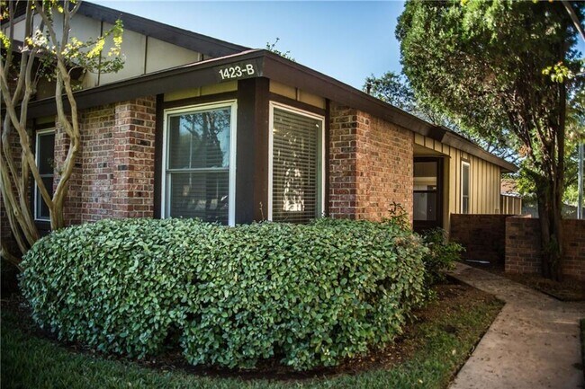 Foto del edificio - 1423 W Braker Ln