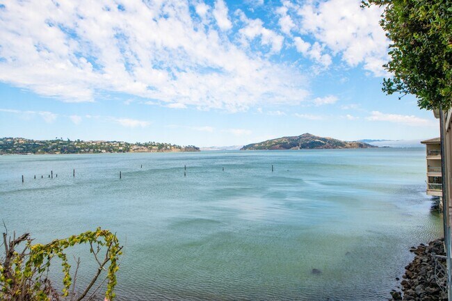 Foto del edificio - 2 br, 1 bath House - 200 South St. Unit 7