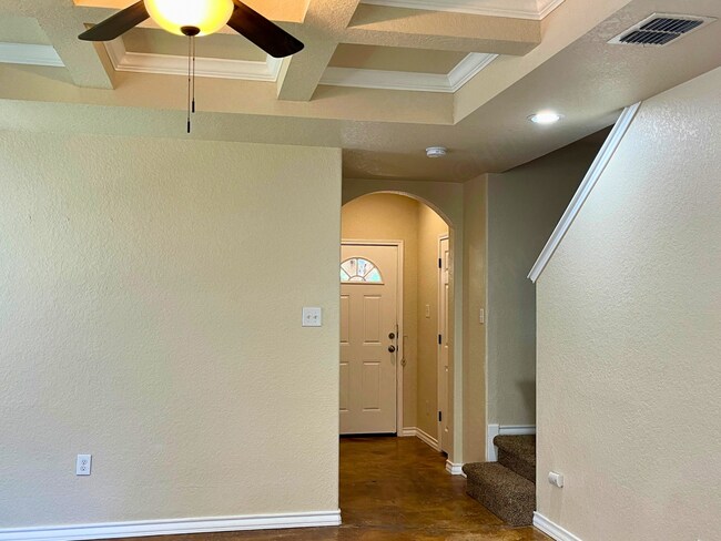 Building Photo - Charming 3 Bedroom Townhome Near Medical Center and Ingram Park