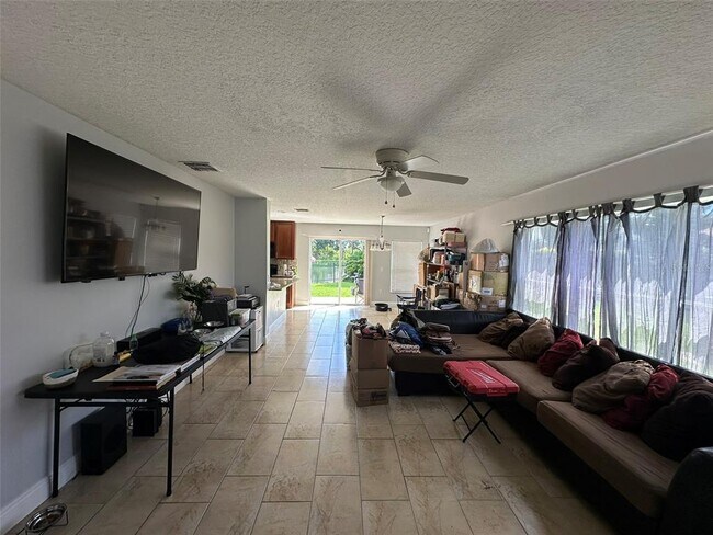 Building Photo - 2510 Hassonite St