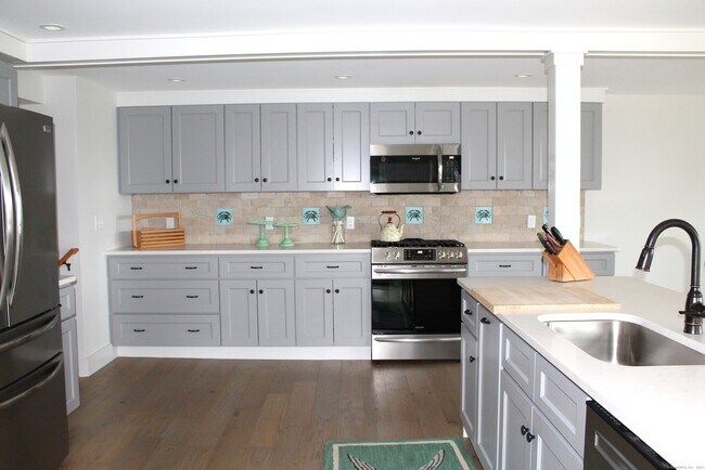 Foto del edificio - 50 Mumford Cove Rd