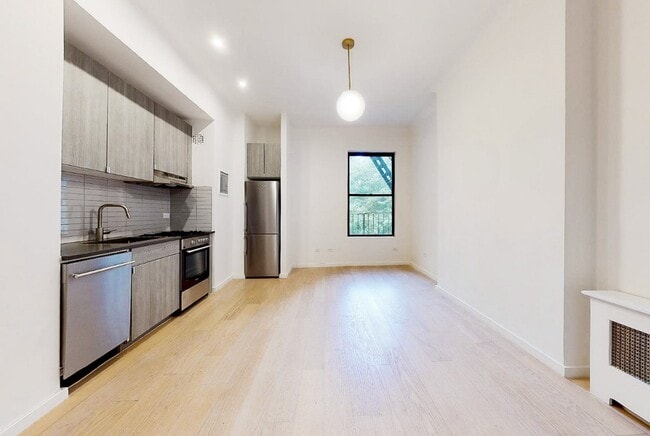 Building Photo - Central Park West