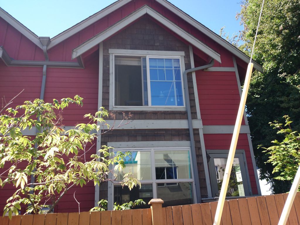 Foto principal - 4557 11th Ave NE