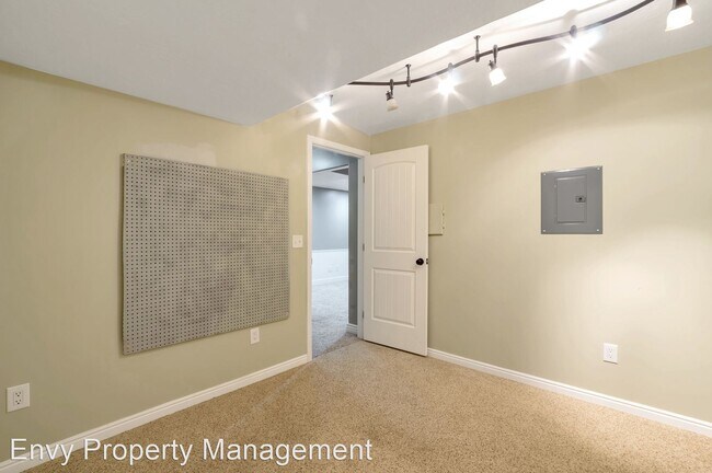 Building Photo - 5 br, 3.5 bath House - 5177 S. 5750 W.