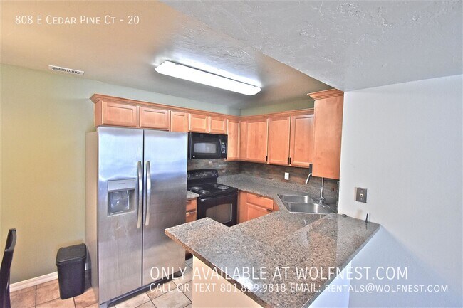 Foto del edificio - 808 Cedar Pine Ct